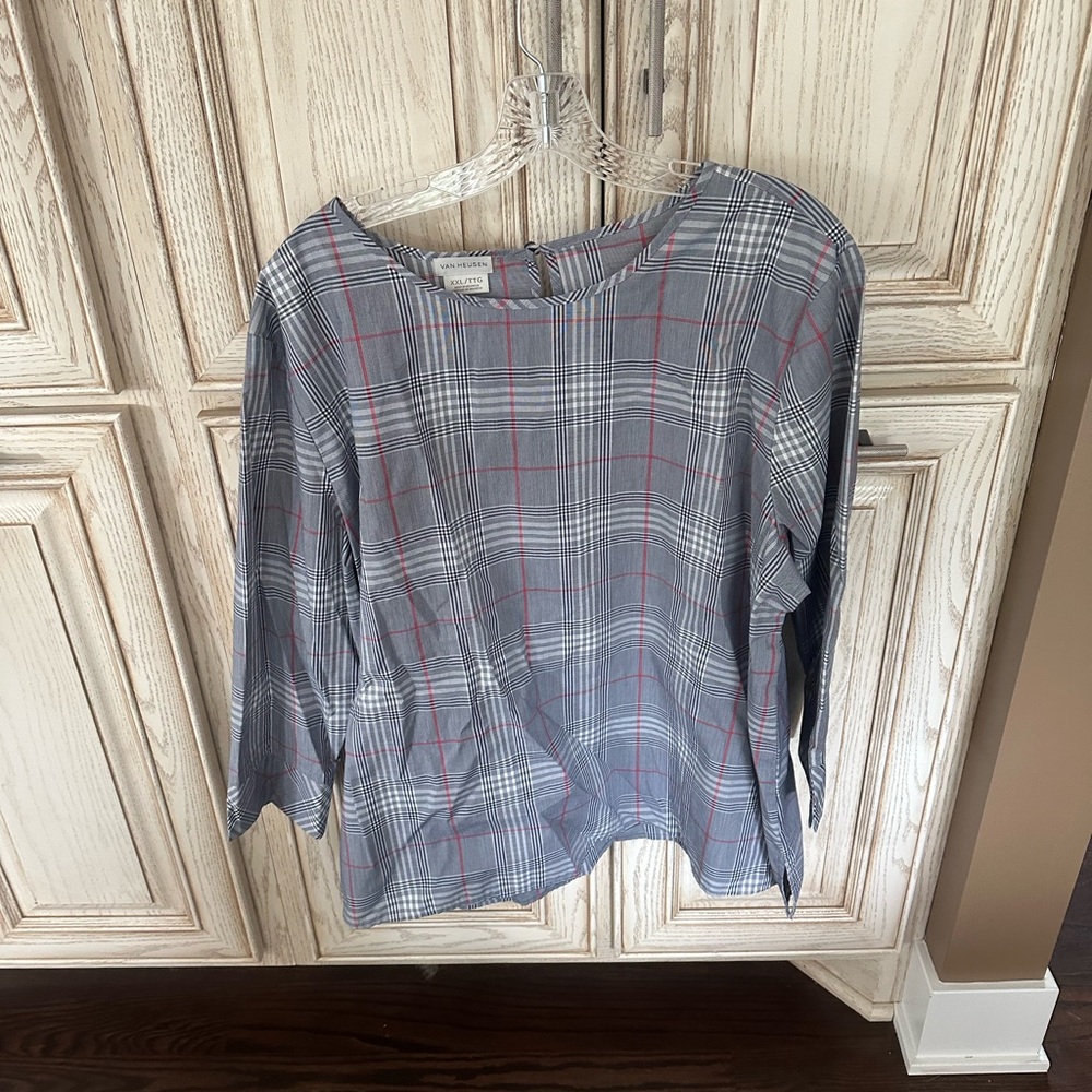 Van Heusen Round Neck.plaid top